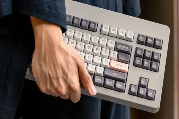 Norbauer Seneca – bàn phím siêu sang chờ đợi dài lên tới 9 tháng